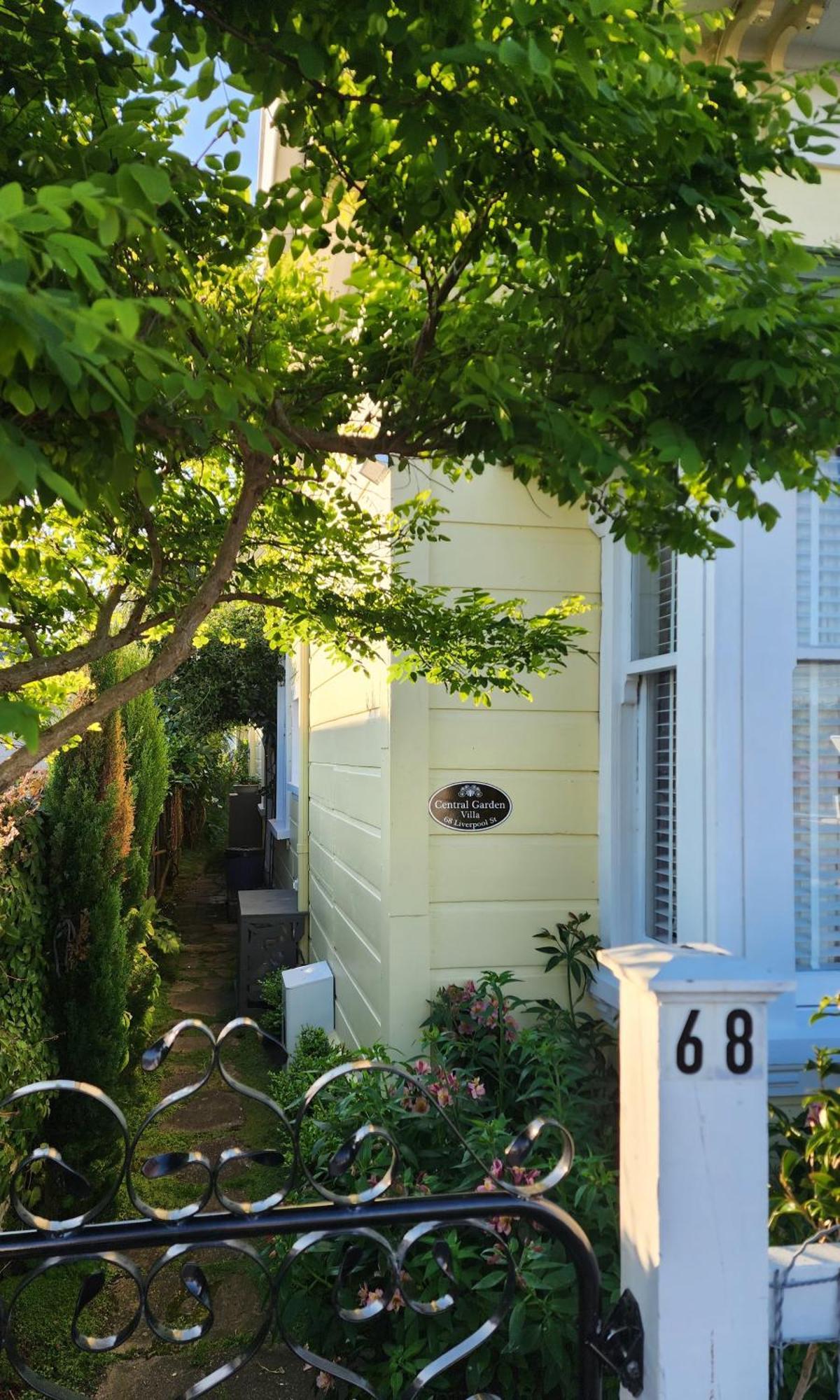 Central Garden Villa Уангануй Екстериор снимка